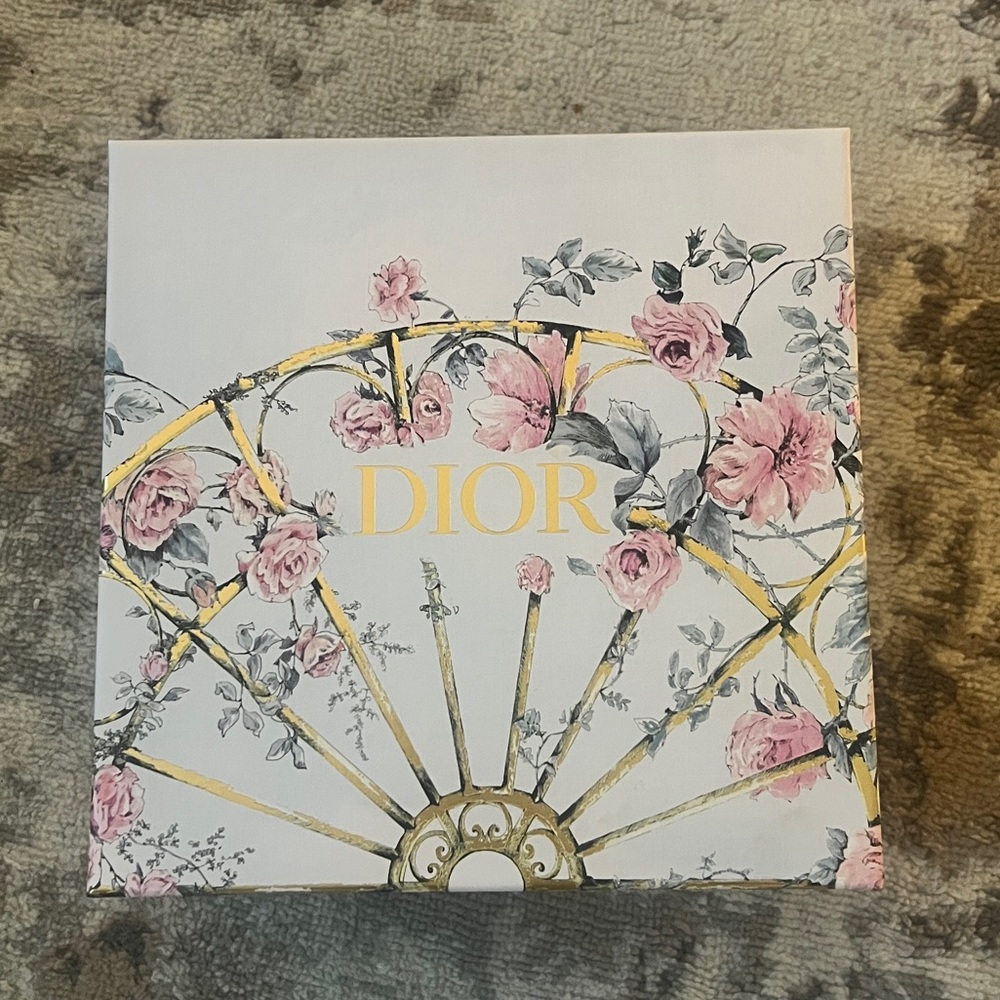 Dior box